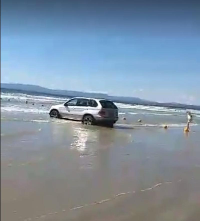 Number of cars caught  in incoming tide at famous Donegal beach
