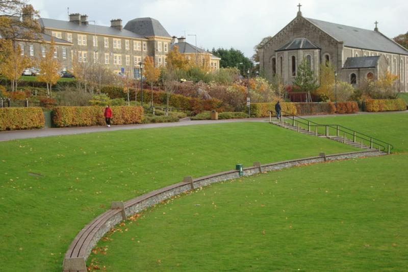 Minister congratulates Donegal towns for performance in Tidy Towns competition