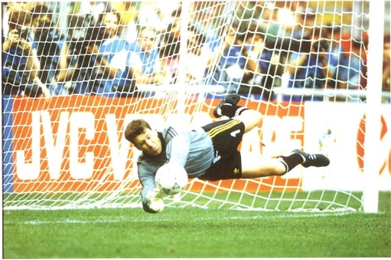 1990: Packie Bonner's save sends Ireland through to World Cup quarter-finals