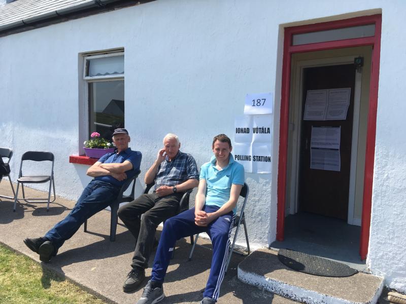 International journalists visit Donegal island as referendum voting starts