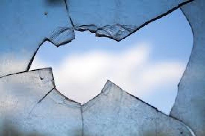 Window smashed on Letterkenny home in broad daylight