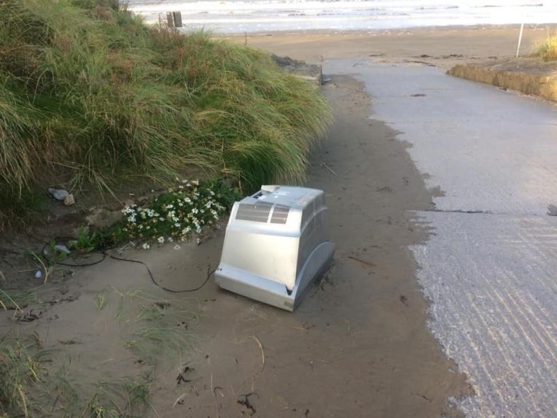 Litter lout described as ‘idiot’ after television dumped at popular Donegal beach