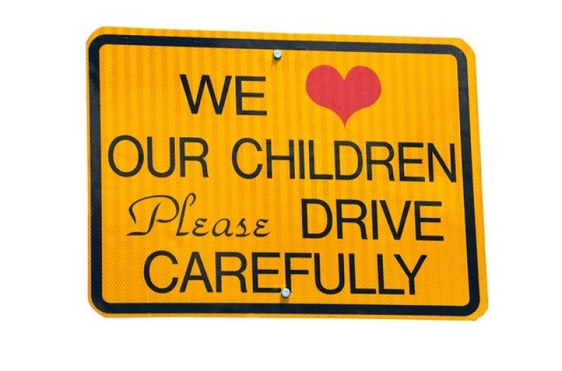 Major safety worries for students getting off bus and crossing busy Donegal road