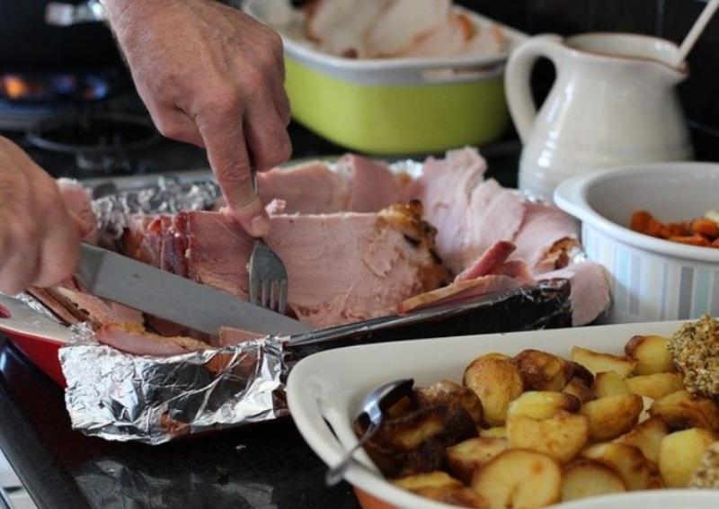 Chef Aid Donegal Town feed elderly and vulnerable during Covid-19 crisis