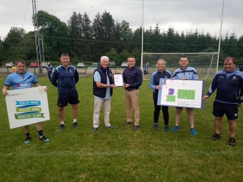 Clg Baile na nGalloglách Presented with Club Maith Award