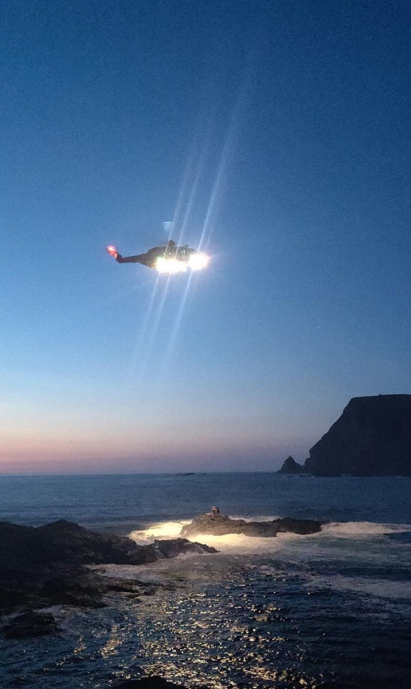 Coast Guard officer thanks Donegal locals for assistance after angler airlifted to safety