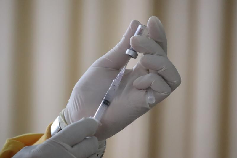 HSE reminding people in north west to  book Covid-19 vaccine booster dose