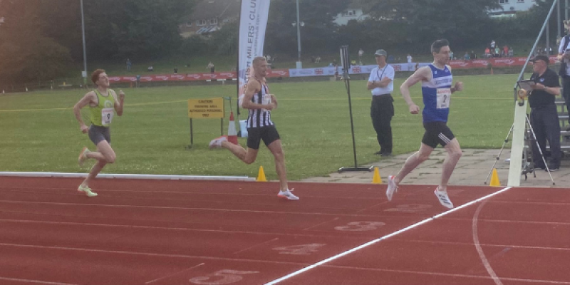 Mark English kicks well to win in Watford