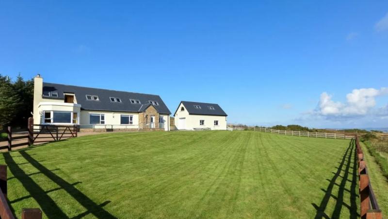 Stylish house overlooking islands comes onto the market in Gaoth Dobhair 