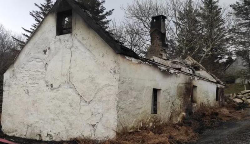 Unique fundrsaiser to help rebuild Breezy's cottage