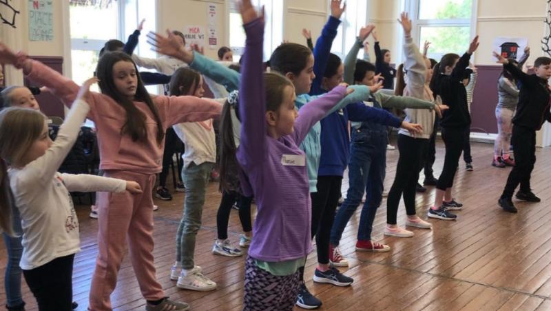 Children's theatre group benefits from Andrew McGinley's As Darragh Did fund