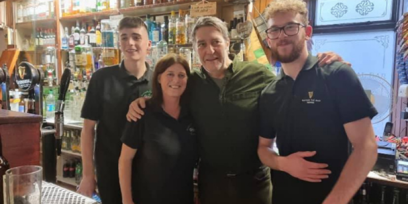 Ciarán Hinds enjoys craic, ceol and GAA in Carrick