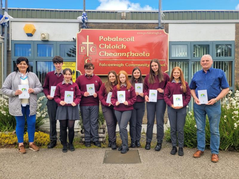 Scoláireachtaí bronnta ar scolairí Phobalscoil Chloich Cheann Fhaola