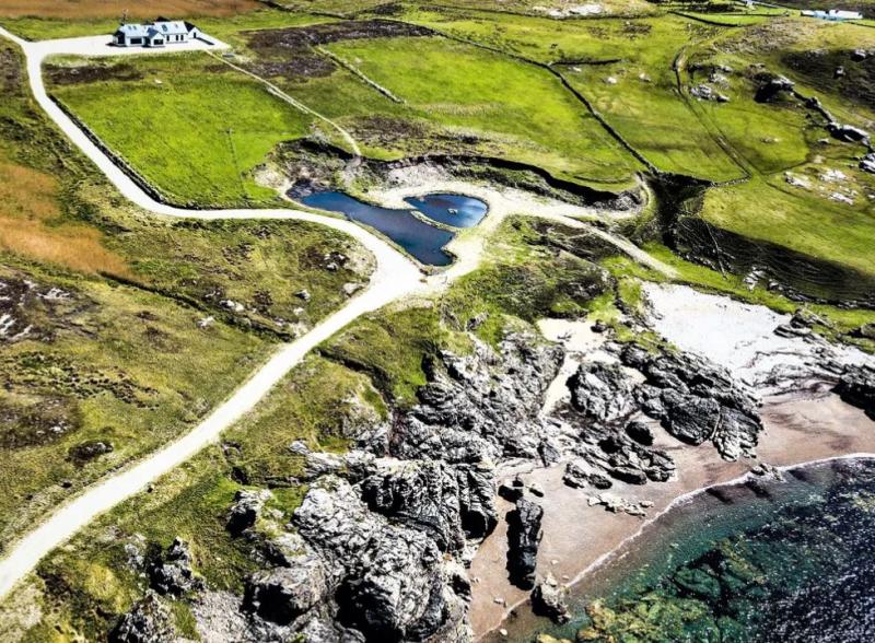 Breasty Bay House, Malin  comes with  a private beach