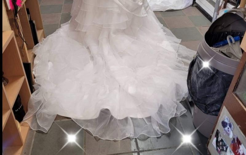 Donegal charity shop has stunning wedding dress for sale - for just €90