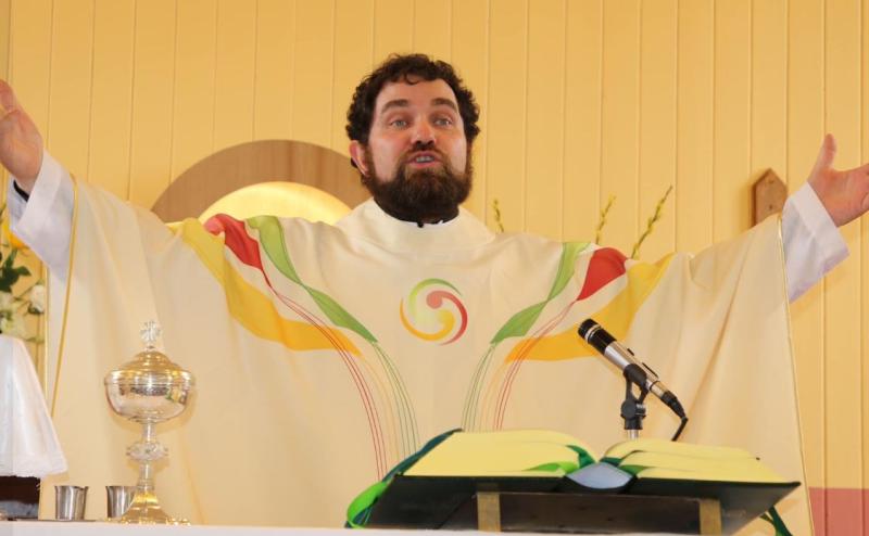 Deir an tAthair  &Oacute; Fearraigh gur on&oacute;ir d&oacute; a bheith ceaptha mar shagart par&oacute;iste