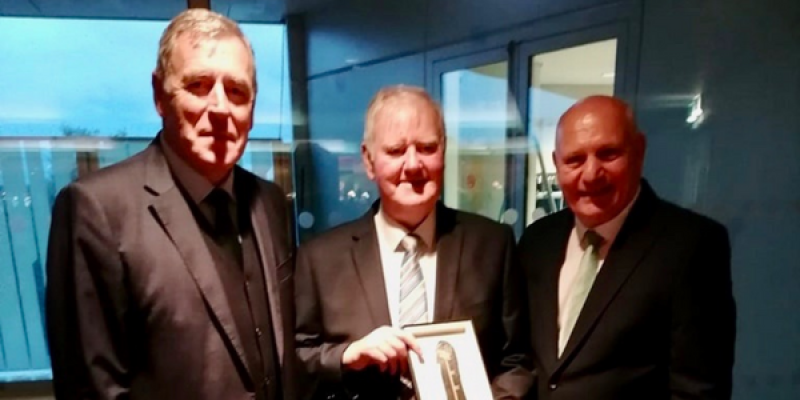 Dessie Kelly presented with honorary life membership by FAI 