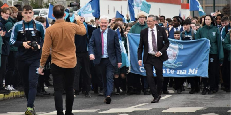 Watch: Emotional farewell for Paddy Carr at Coláiste na Mí