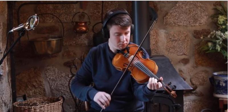 Gaoth Dobhair singer and musician receives national award 