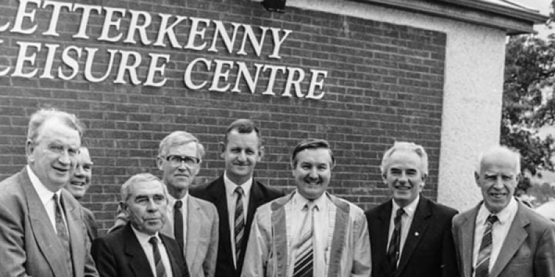 Old swimming pool plaque to be placed in Aura Leisure Centre    