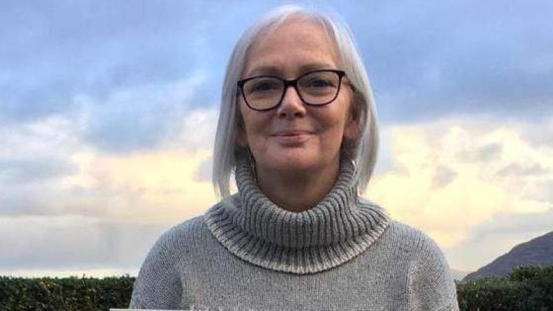 Donegal artist Mary Crowley donates painting to assist cancer fundraiser
