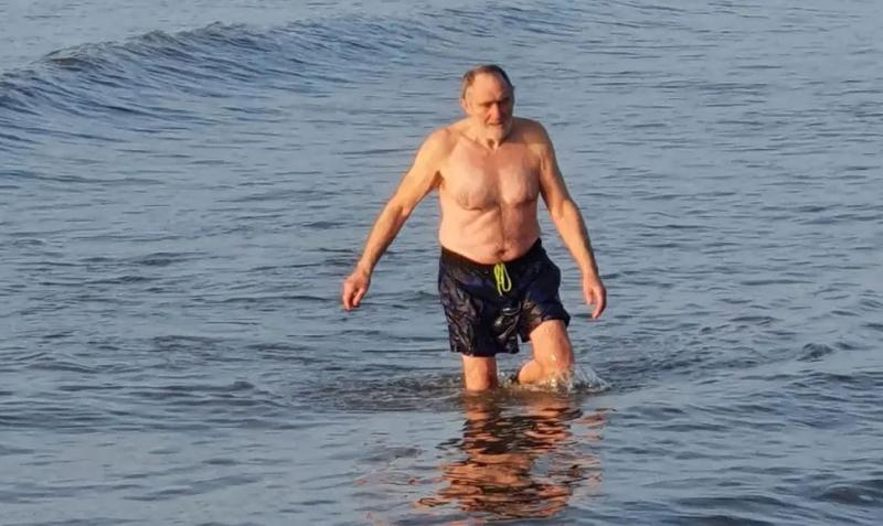 Second circuit of Ireland swim challenge completed by 82-year-old Paddy Conaghan