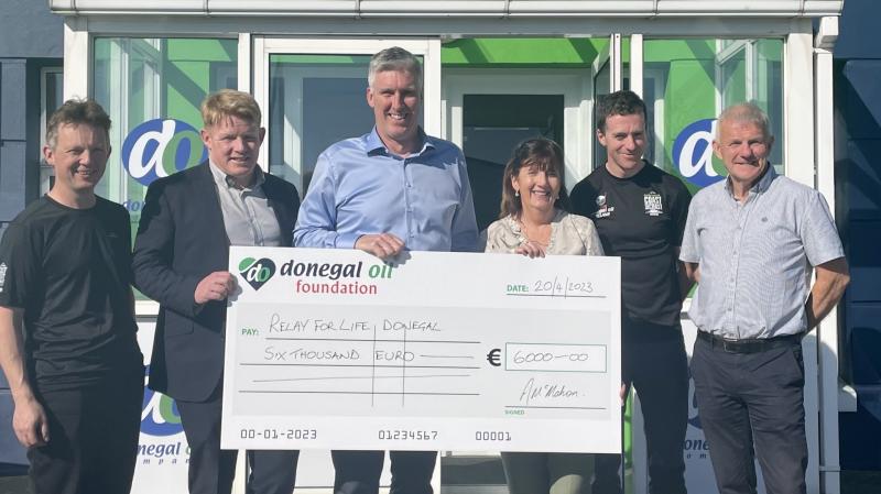 Donegal men make presentation to Relay for Life after competing in New Zealand