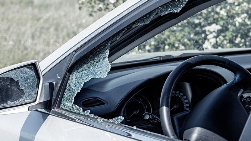 Car in Letterkenny has window smashed and the ignition tampered with