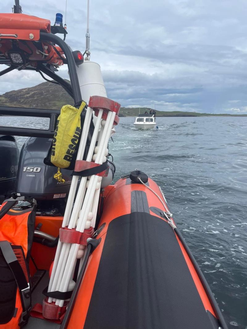 Killybegs Coastguard tow boat with engine failure to Teelin Pier 
