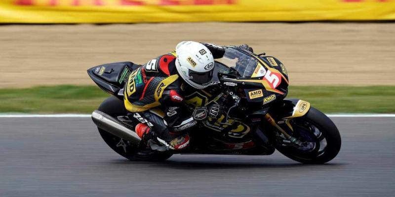 Richard Kerr closes gap in Superstock Championship
