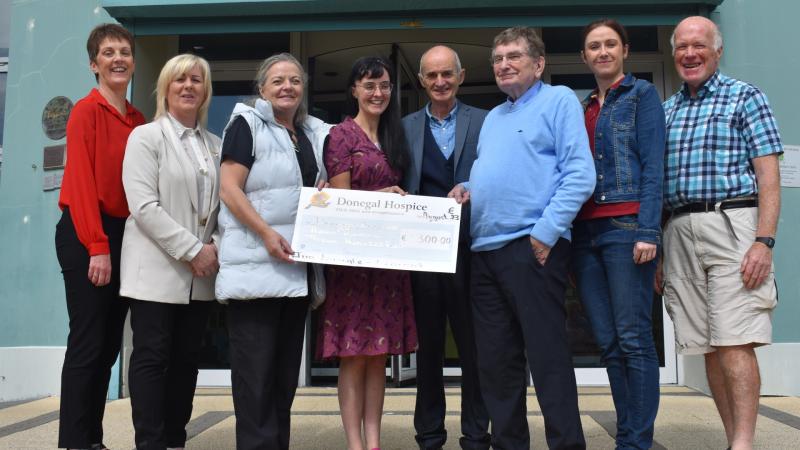 Jim Lamont presents €3300 to Donegal Hospice following An Grianan concert