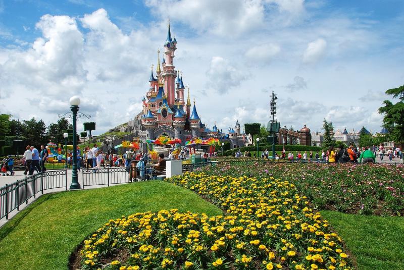 NATIONAL: 'I want to know she's safe' - Mother of Irish teen who vanished from Disneyland speaks