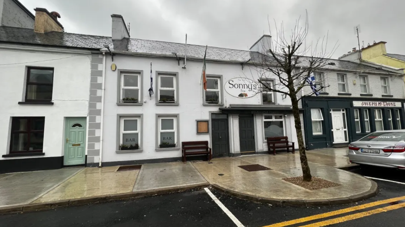 Last orders as Sonnys Bar in Glenties calls time 