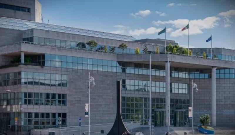 Dubliner says area knee-deep in rat faeces, dentures and people from Donegal
