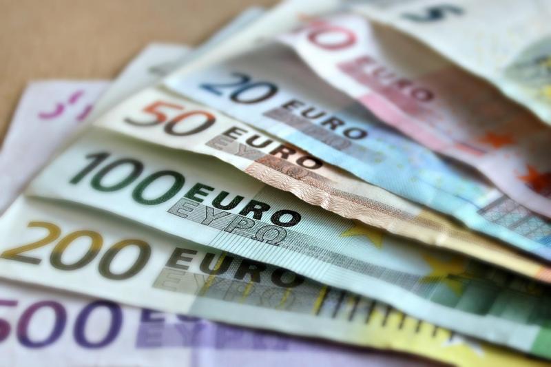 'Average' worker in Ireland to get €1,000 cash boost in Budget 2024