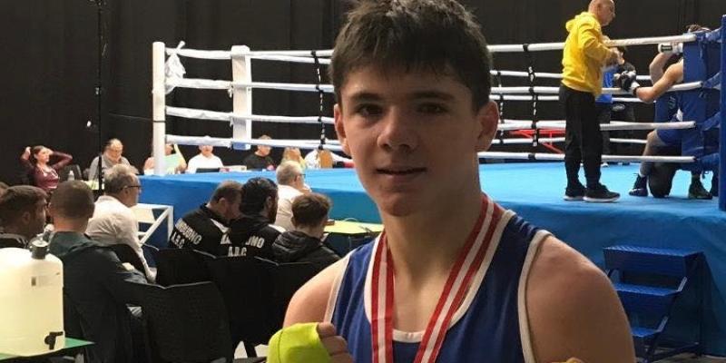 David Tennyson takes gold at HSK Box Cup