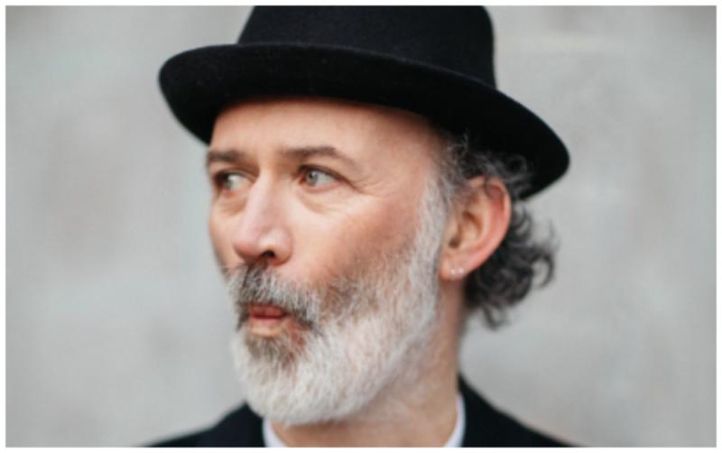 National: Irish comedian warns fans they'll be 'kicked out' of show for using smartphones 