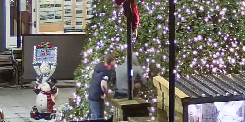 'Idiots' cause &euro;800 damage to Buncrana Christmas tree