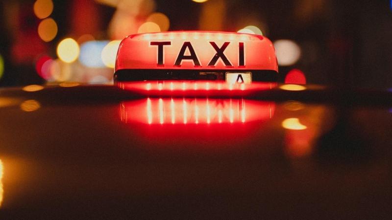 ‘Aggressive’ taxi passenger smashes windscreen in Letterkenny