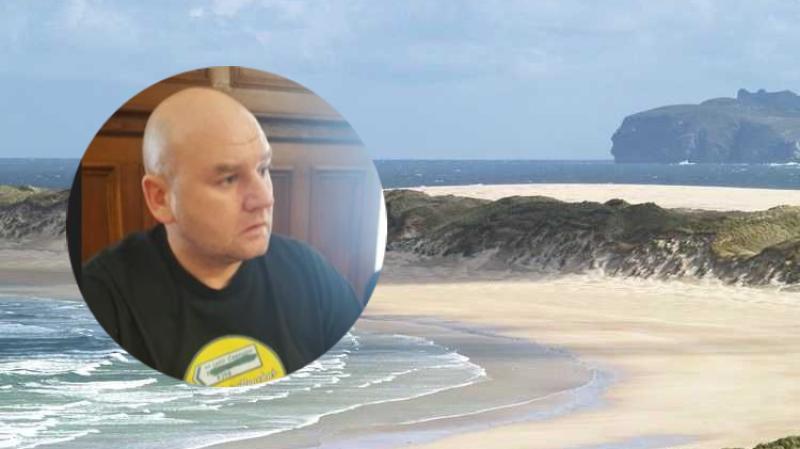 Councillor Mac Giolla Easbuig walks out of  Coiste na nOileáin Islands Committee