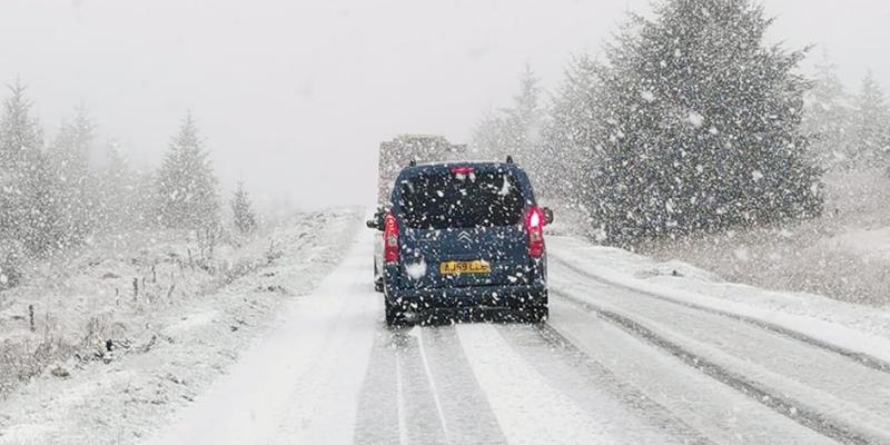 Lorry stuck on Meenaroy as snowfall hits Donegal