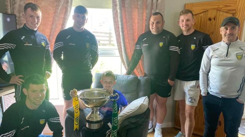 Donegal hurling heroes make surprise visit to brave ten-year-old Ballybofey lad 