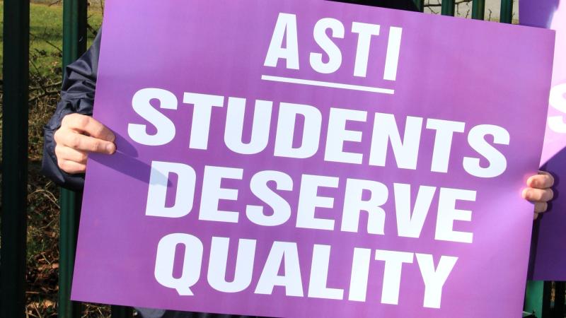Second-level teachers to protest outside Donegal schools