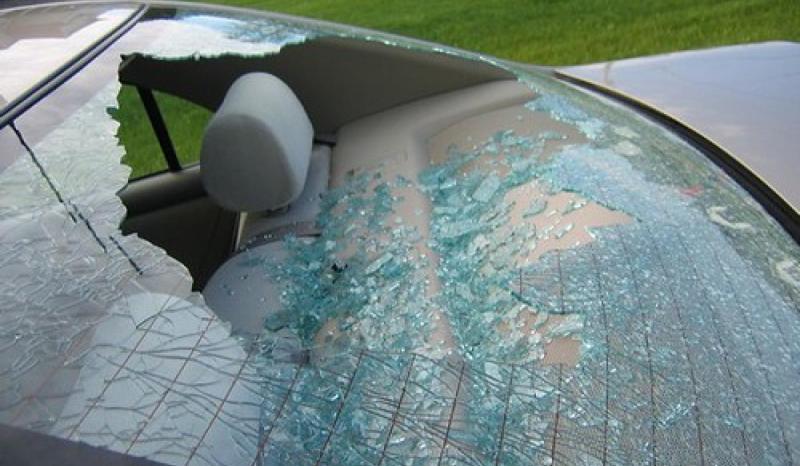 Items stolen from parked car in Ballybofey after windscreens was smashed in