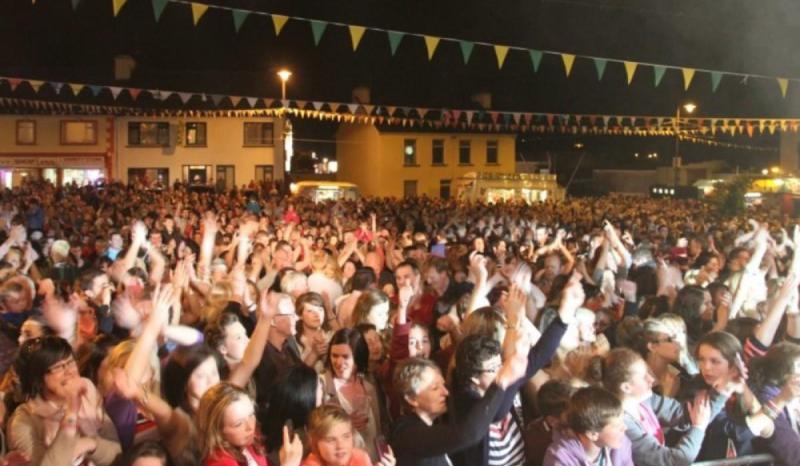 Clonmany Festival donates €10,000 to Doagh Famine Village 