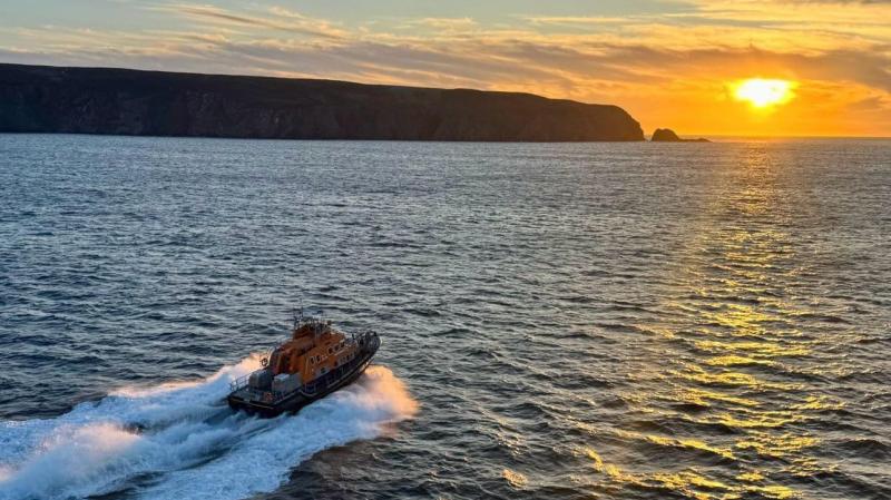  Arranmore RNLI assists two stranded individuals and performs medical evacuation