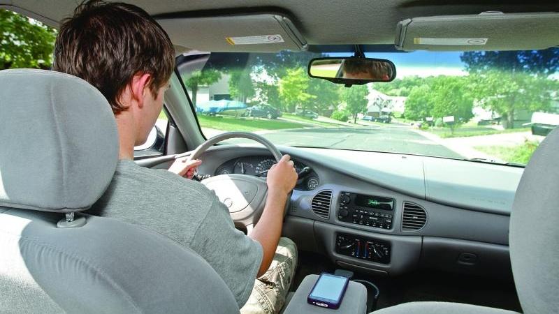 Inishowen learner drivers quitting due to tailbacks
