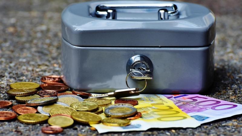 Gardaí warn businesses of scammers after Ballybofey ‘change scam’ incident
