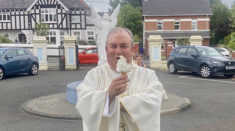 Sundae Service! Buncrana priest serves up free ice-cream cones to 3,000 mass-goers