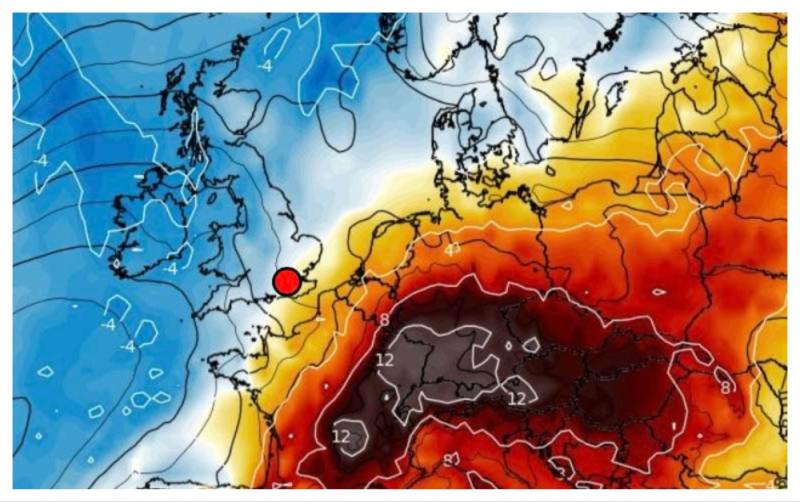 Hot and sticky weekend ahead with possible highs of 26 degrees in latest weather update
